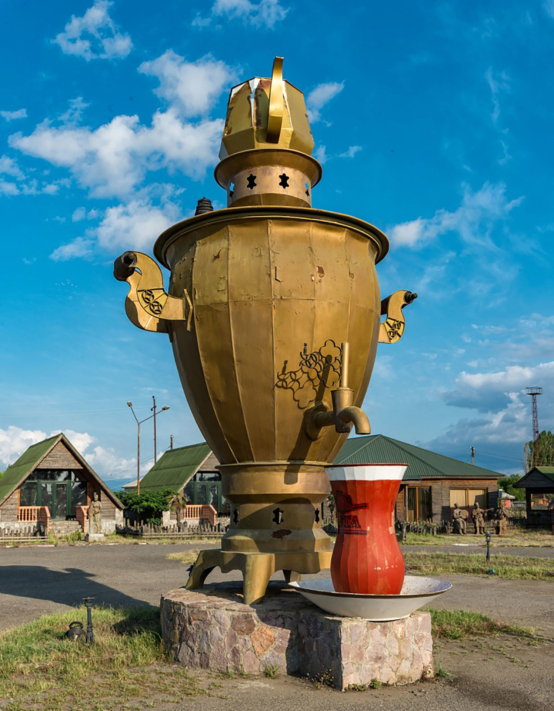 Samovar Monument